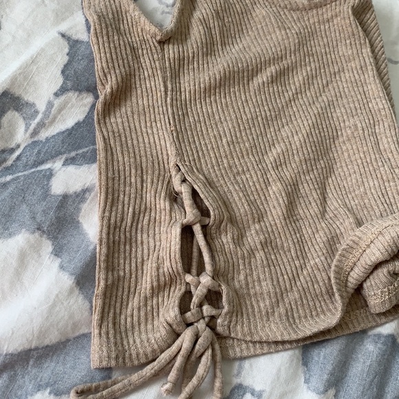 Urban Outfitters, beige tank, size xs - Picture 4 of 4